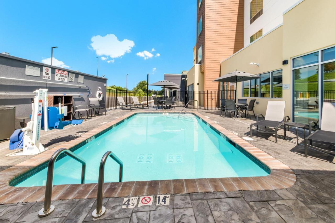 Fairfield By Marriott & Knoxville 3*